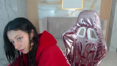 serabella_s online show from 12-22-25, 01:08