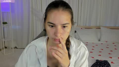 Seraphine online show from 10-06-25, 02:20