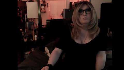 Snapshot of serendipitysondersaudade chatting on 11-26-25, 11:39 Lady Acedia online show from 11-26-25, 11:39