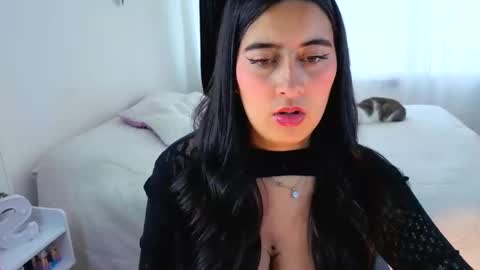 Serenna Cruz online show from 10-27-25, 08:24