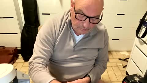 Snapshot of serge8413 chatting on 12-04-24, 10:51 serge8413 online show from 12-04-24, 10:51