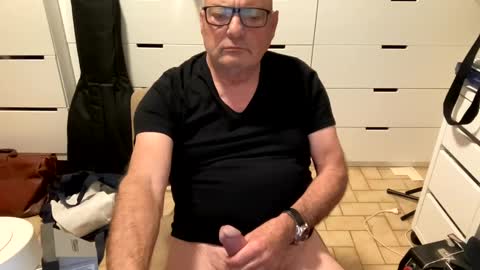 Snapshot of serge8413 chatting on 12-10-24, 12:28 serge8413 online show from 12-10-24, 12:28