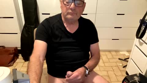 Snapshot of serge8413 chatting on 12-11-24, 03:45 serge8413 online show from 12-11-24, 03:45