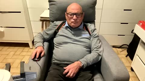 Snapshot of serge8413 chatting on 01-01-25, 05:44 serge8413 online show from 01-01-25, 05:44