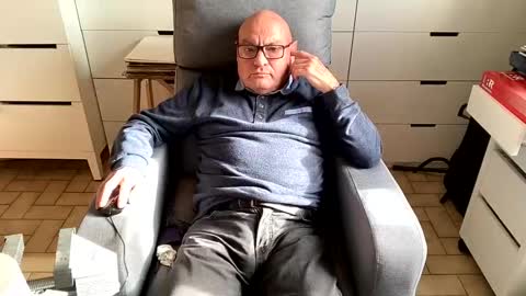 Snapshot of serge8413 chatting on 01-02-25, 12:57 serge8413 online show from 01-02-25, 12:57