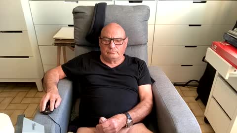 Snapshot of serge8413 chatting on 01-03-25, 09:04 serge8413 online show from 01-03-25, 09:04