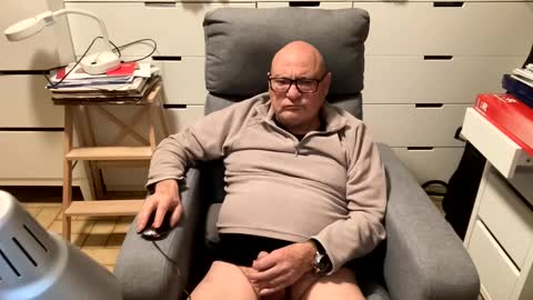 Snapshot of serge8413 chatting on 01-04-25, 01:52 serge8413 online show from 01-04-25, 01:52