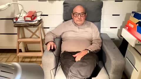 Snapshot of serge8413 chatting on 01-04-25, 06:40 serge8413 online show from 01-04-25, 06:40