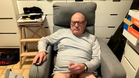 Snapshot of serge8413 chatting on 02-08-25, 04:57 serge8413 online show from 02-08-25, 04:57