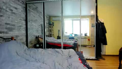 Snapshot of serpenttempter88 chatting on 10-20-25, 05:19 VIOLA online show from 10-20-25, 05:19