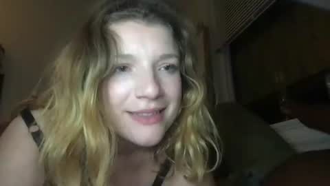 Snapshot of seturselfonfyre chatting on 10-22-25, 12:44 seturselfonfyre online show from 10-22-25, 12:44