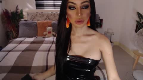 Snapshot of sexenchantresstgirl chatting on 12-09-24, 12:45 Mistress Maria online show from 12-09-24, 12:45
