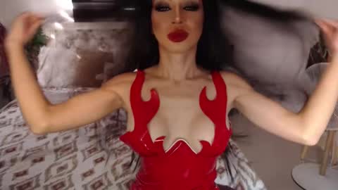 Snapshot of sexenchantresstgirl chatting on 01-11-25, 12:33 Mistress Maria online show from 01-11-25, 12:33