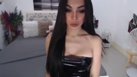 Snapshot of sexenchantresstgirl chatting on 01-19-25, 03:08 Mistress Maria online show from 01-19-25, 03:08