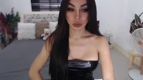 Snapshot of sexenchantresstgirl chatting on 01-20-25, 03:15 Mistress Maria online show from 01-20-25, 03:15
