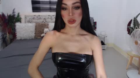 Snapshot of sexenchantresstgirl chatting on 01-29-25, 11:56 Mistress Maria online show from 01-29-25, 11:56