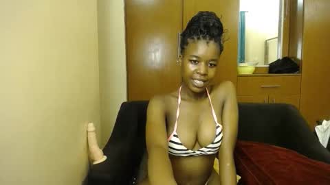Snapshot of sexie_desire chatting on 02-16-26, 08:05 Mari online show from 02-16-26, 08:05