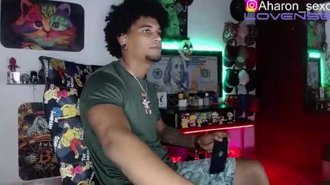 Snapshot of sexo_aharon chatting on 10-21-25, 05:30 Aharon ravelo online show from 10-21-25, 05:30