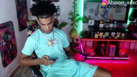 Snapshot of sexo_aharon chatting on 10-22-25, 05:41 Aharon ravelo online show from 10-22-25, 05:41