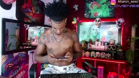 Snapshot of sexo_aharon chatting on 11-18-25, 03:01 Aharon ravelo online show from 11-18-25, 03:01