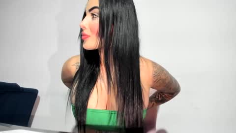 SARA    online show from 10-21-25, 12:44