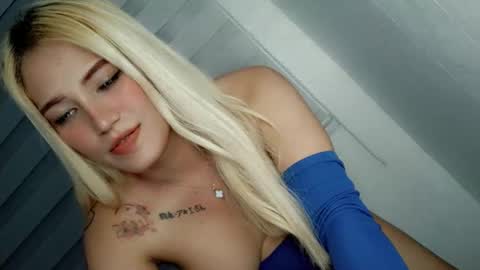 Snapshot of sexual_desire22 chatting on 11-25-25, 09:53 Britney Allen online show from 11-25-25, 09:53