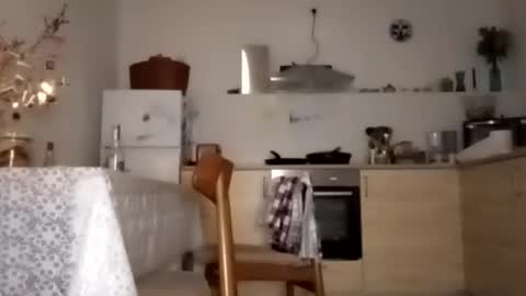 Verona online show from 12-17-25, 04:07