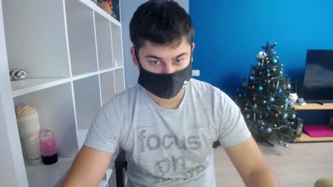 Snapshot of sexxxdickbig chatting on 12-26-24, 09:22 Tommy online show from 12-26-24, 09:22