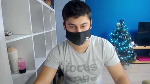 Snapshot of sexxxdickbig chatting on 12-26-24, 07:27 Tommy online show from 12-26-24, 07:27