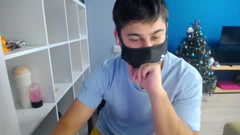 Snapshot of sexxxdickbig chatting on 12-28-24, 09:42 Tommy online show from 12-28-24, 09:42