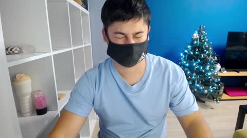 Snapshot of sexxxdickbig chatting on 12-30-24, 07:21 Tommy online show from 12-30-24, 07:21