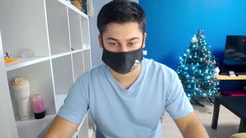 Snapshot of sexxxdickbig chatting on 01-01-25, 04:39 Tommy online show from 01-01-25, 04:39