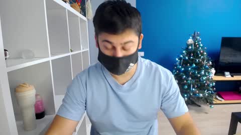 Snapshot of sexxxdickbig chatting on 01-03-25, 07:27 Tommy online show from 01-03-25, 07:27