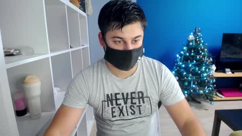 Snapshot of sexxxdickbig chatting on 01-03-25, 07:39 Tommy online show from 01-03-25, 07:39