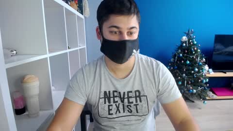 Snapshot of sexxxdickbig chatting on 01-05-25, 08:22 Tommy online show from 01-05-25, 08:22