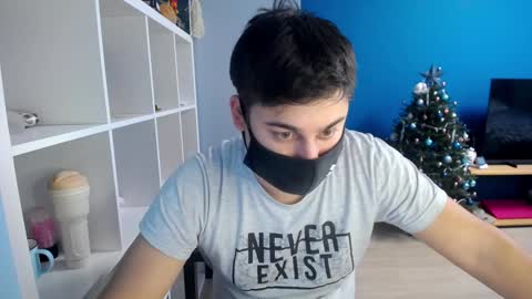 Snapshot of sexxxdickbig chatting on 01-05-25, 01:04 Tommy online show from 01-05-25, 01:04