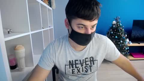 Snapshot of sexxxdickbig chatting on 01-06-25, 07:52 Tommy online show from 01-06-25, 07:52
