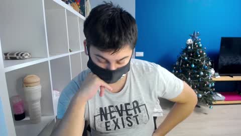 Snapshot of sexxxdickbig chatting on 01-09-25, 03:01 Tommy online show from 01-09-25, 03:01