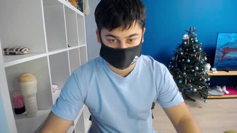 Snapshot of sexxxdickbig chatting on 01-11-25, 08:43 Tommy online show from 01-11-25, 08:43