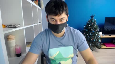 Snapshot of sexxxdickbig chatting on 01-19-25, 07:57 Tommy online show from 01-19-25, 07:57