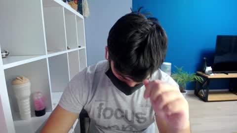 Snapshot of sexxxdickbig chatting on 01-22-25, 03:40 Tommy online show from 01-22-25, 03:40