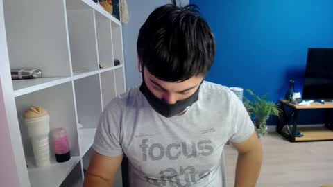 Snapshot of sexxxdickbig chatting on 01-24-25, 03:24 Tommy online show from 01-24-25, 03:24