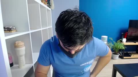 Snapshot of sexxxdickbig chatting on 02-03-25, 08:03 Tommy online show from 02-03-25, 08:03
