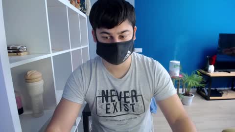 Snapshot of sexxxdickbig chatting on 02-05-25, 06:24 Tommy online show from 02-05-25, 06:24