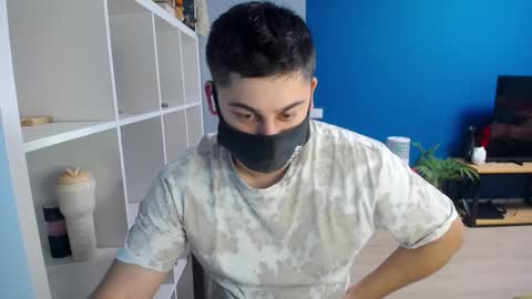 Snapshot of sexxxdickbig chatting on 02-12-25, 03:16 Tommy online show from 02-12-25, 03:16