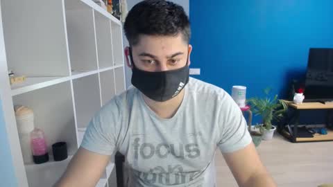 Snapshot of sexxxdickbig chatting on 02-20-25, 04:36 Tommy online show from 02-20-25, 04:36