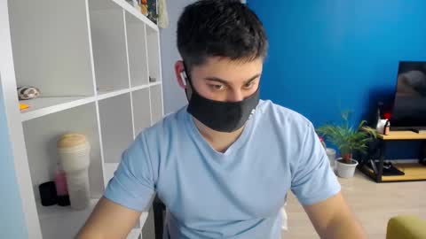 Snapshot of sexxxdickbig chatting on 02-27-25, 04:32 Tommy online show from 02-27-25, 04:32