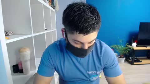 Snapshot of sexxxdickbig chatting on 02-28-25, 04:31 Tommy online show from 02-28-25, 04:31