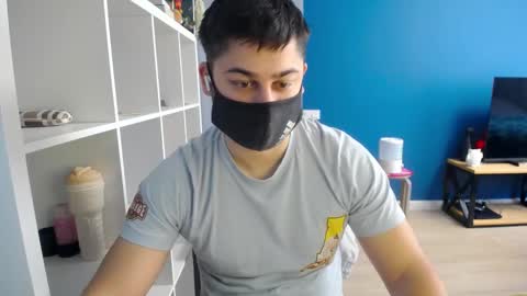 Snapshot of sexxxdickbig chatting on 03-03-25, 07:43 Tommy online show from 03-03-25, 07:43