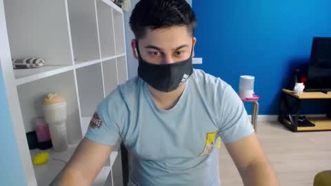 Snapshot of sexxxdickbig chatting on 03-03-25, 06:33 Tommy online show from 03-03-25, 06:33
